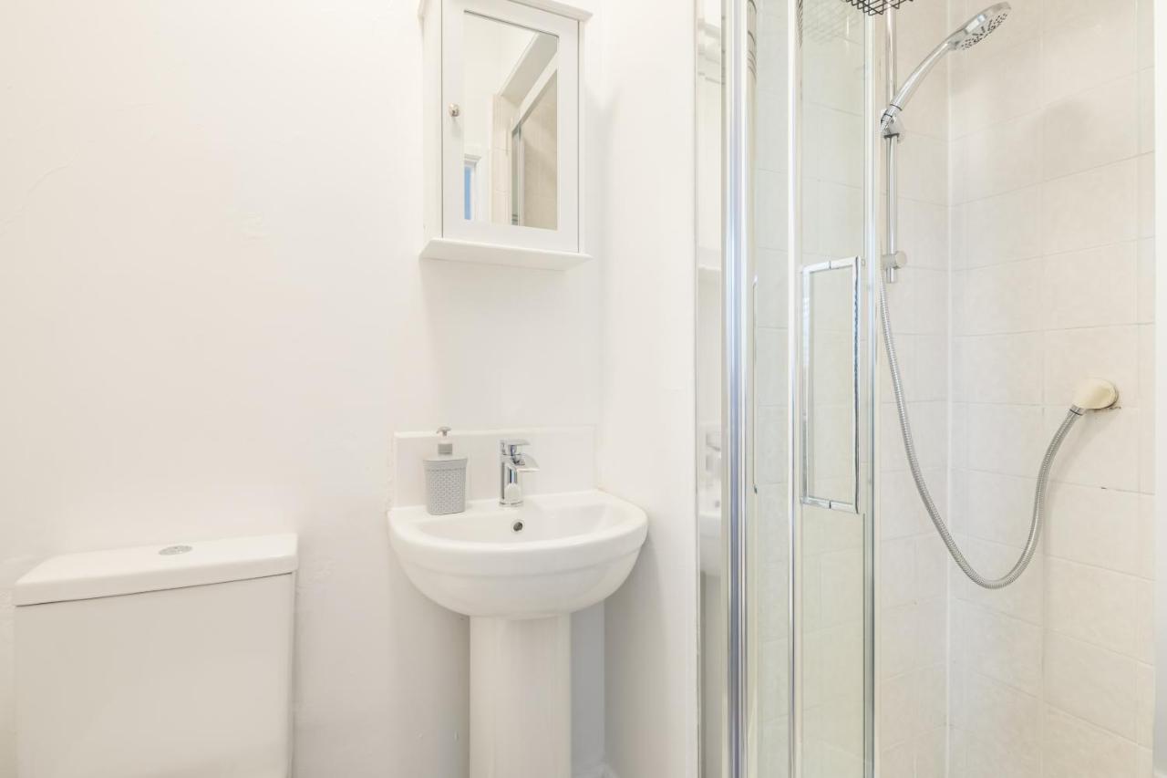 Private Room 4 With Kitchenette By Cb Stays No Minimum Stays Cambridge  Exterior photo